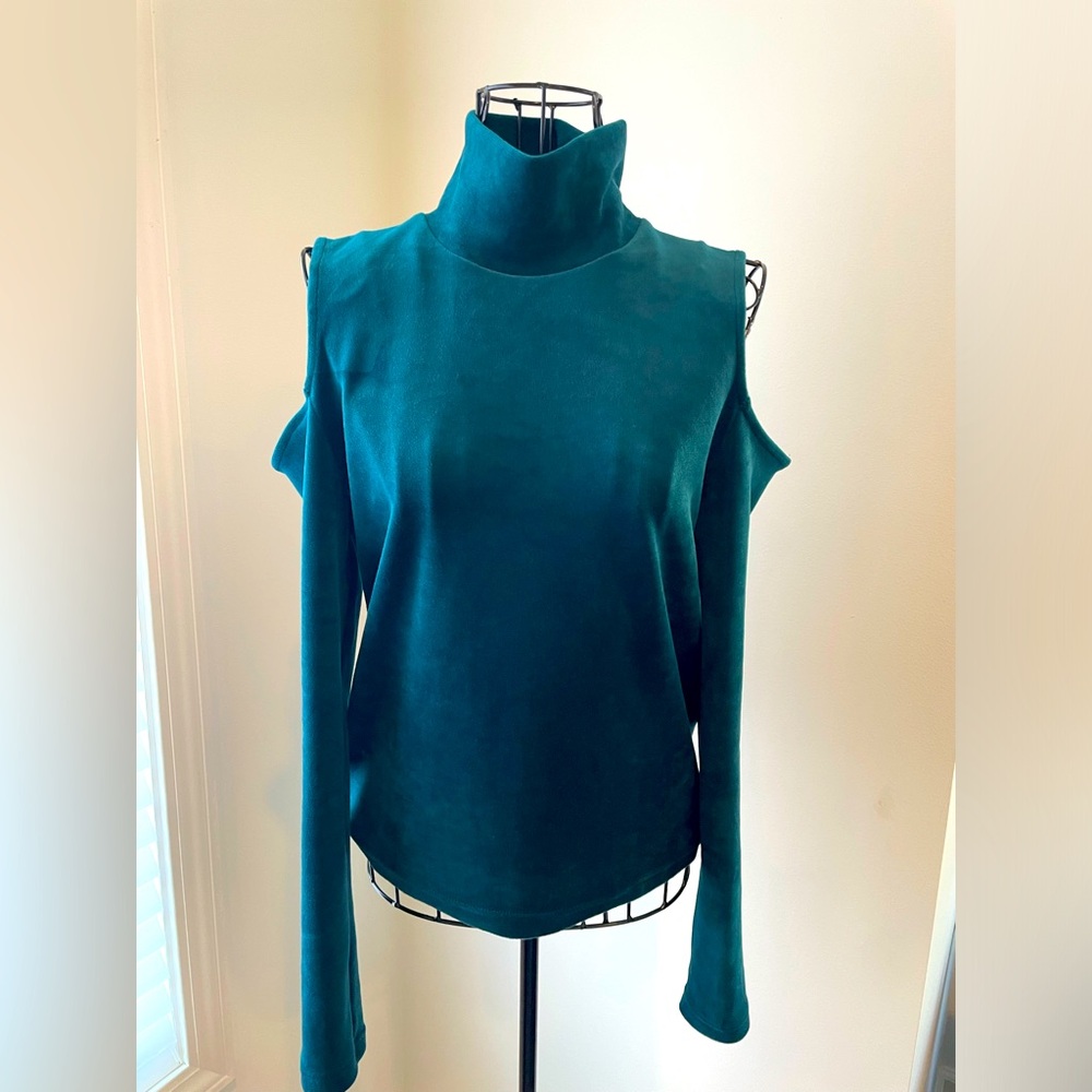 Zara velvet, emerald green, turtleneck top with shoulder cutouts, medium